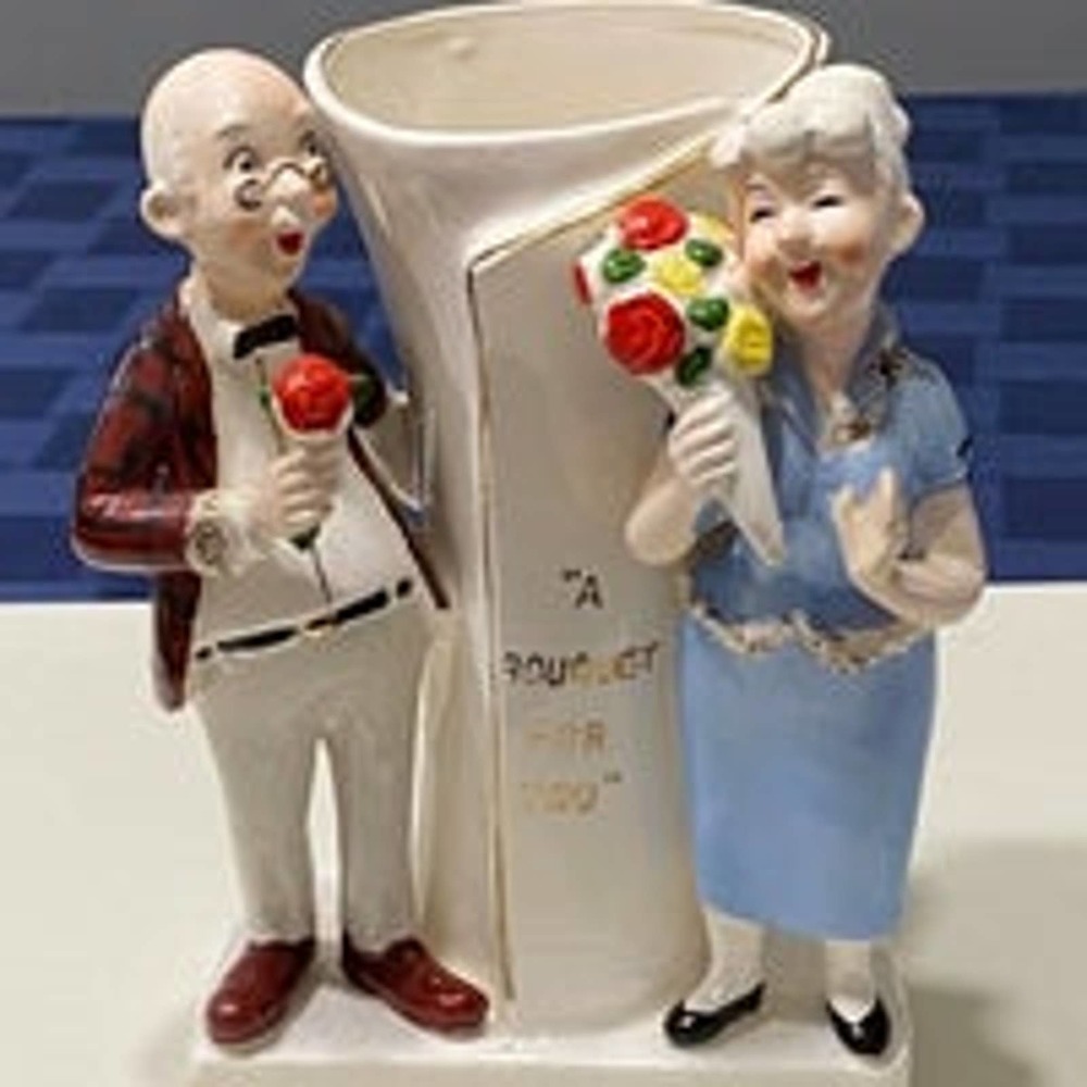 Cute Vintage Elderly‎ Couple A Bouquet For You Vase